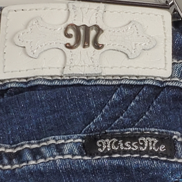 Miss Me unique  midrise Capri jeans with embroidered pockets size 27 - Picture 10 of 15